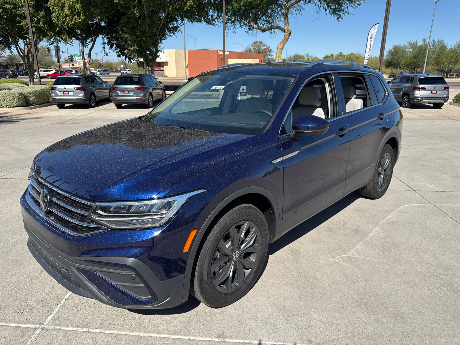 2024 Volkswagen Tiguan 2.0T SE 4