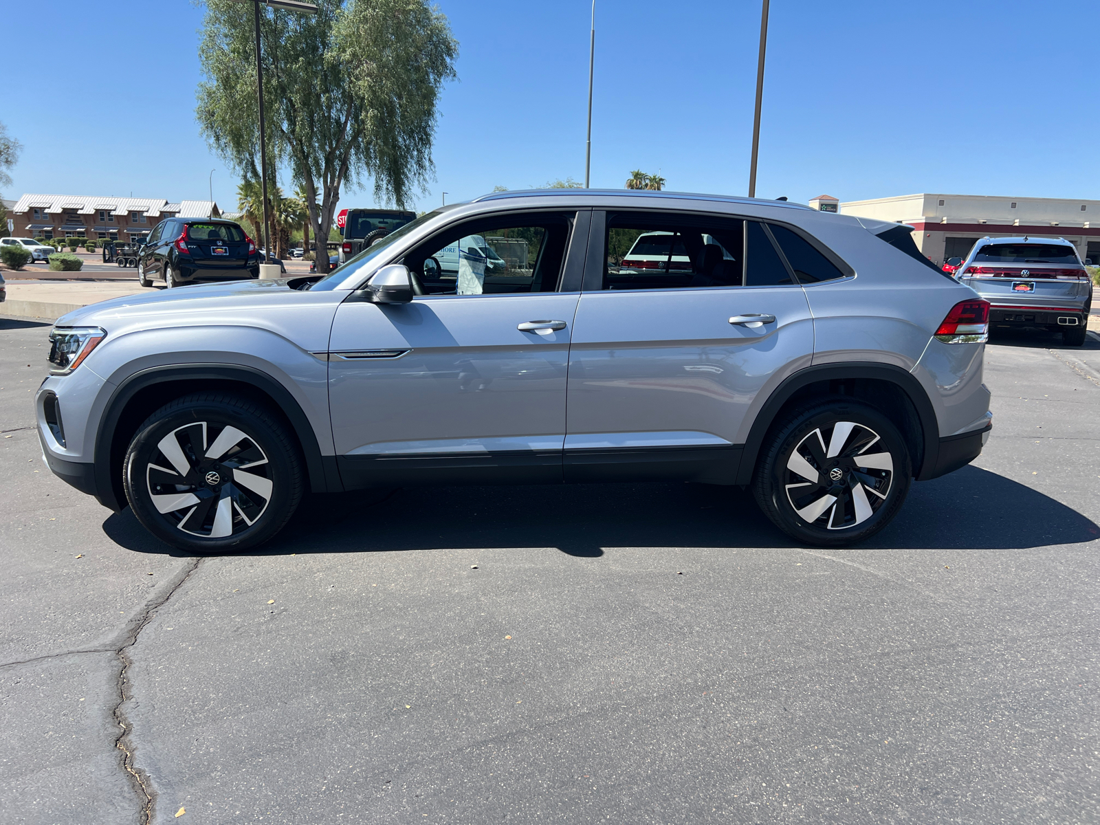 2024 Volkswagen Atlas Cross Sport 2.0T SE w/Technology 5