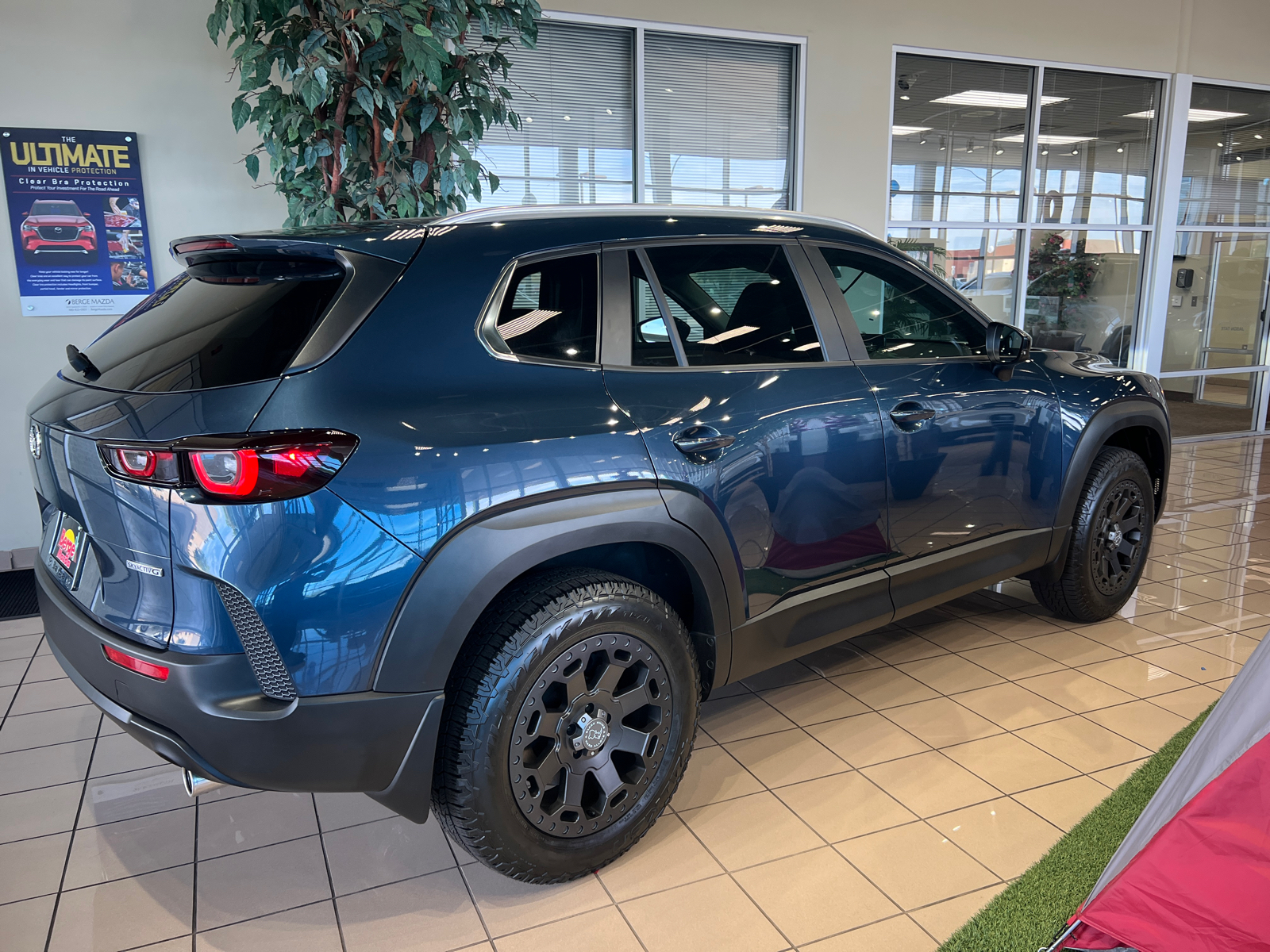 2024 Mazda CX-50 2.5 S Preferred Package 4