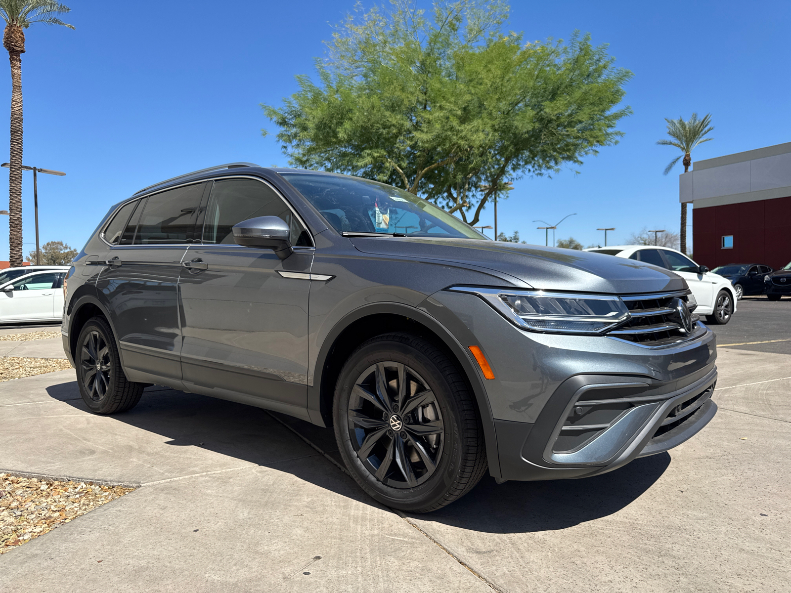 2024 Volkswagen Tiguan 2.0T SE 2