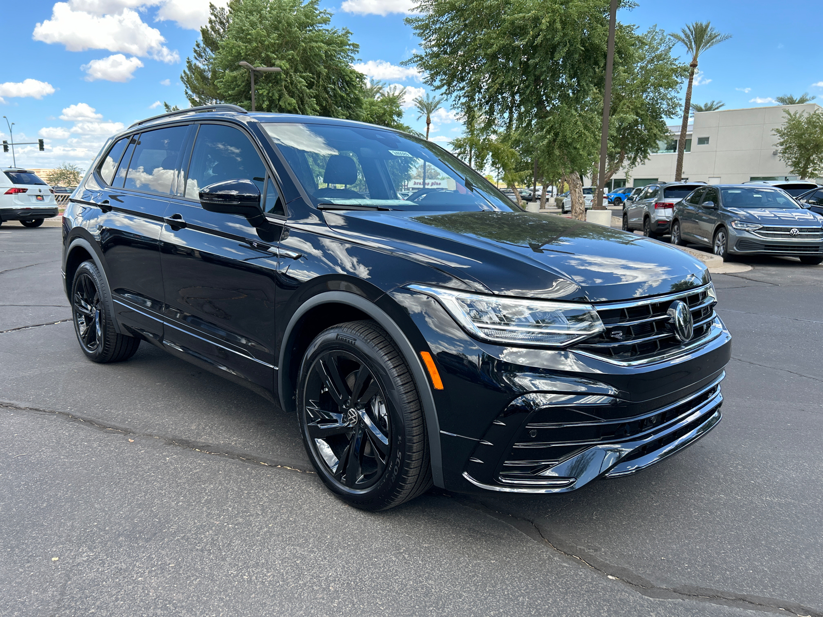 2024 Volkswagen Tiguan 2.0T SE R-Line Black 2