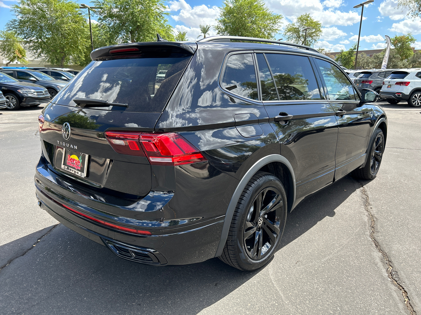 2024 Volkswagen Tiguan 2.0T SE R-Line Black 25