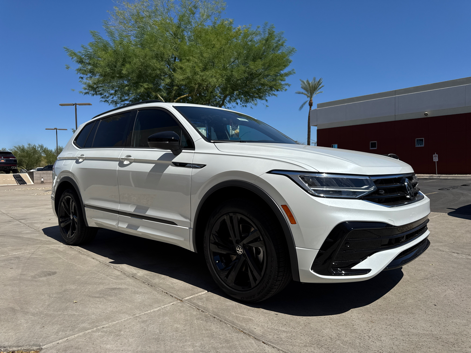 2024 Volkswagen Tiguan 2.0T SE R-Line Black 2