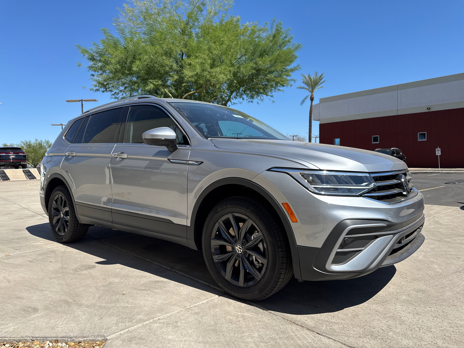 2024 Volkswagen Tiguan 2.0T SE 2