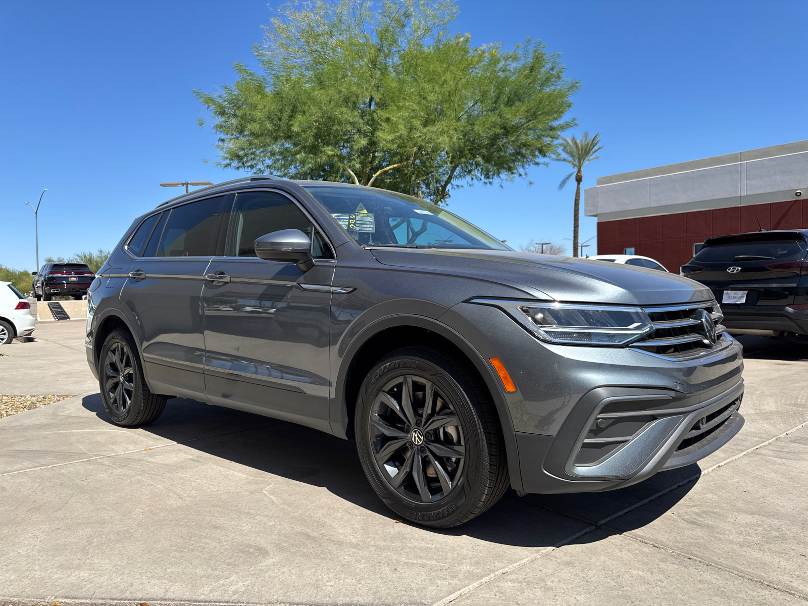 2024 Volkswagen Tiguan 2.0T SE 2