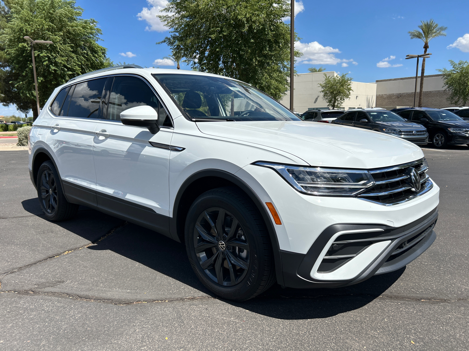 2024 Volkswagen Tiguan 2.0T SE 2