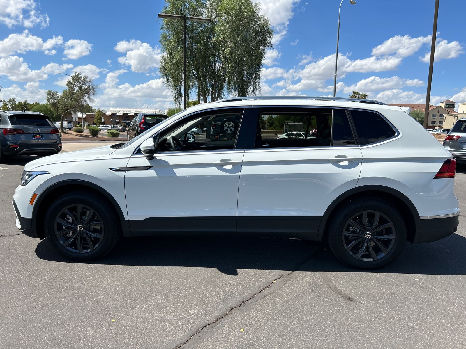 2024 Volkswagen Tiguan 2.0T SE 5