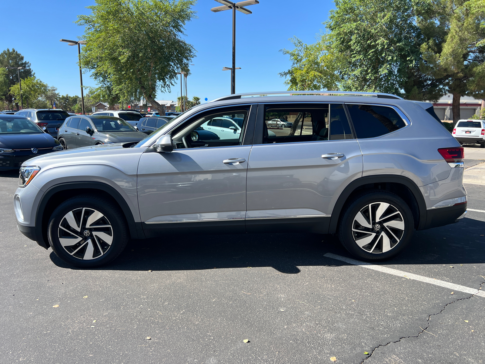 2024 Volkswagen Atlas 2.0T SEL 5