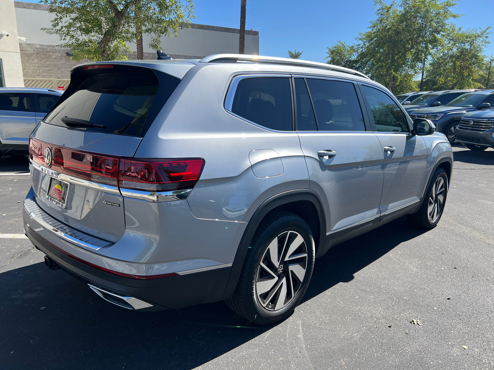 2024 Volkswagen Atlas 2.0T SEL 26