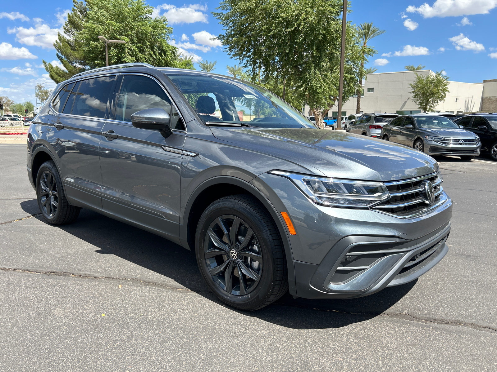 2024 Volkswagen Tiguan 2.0T SE 2