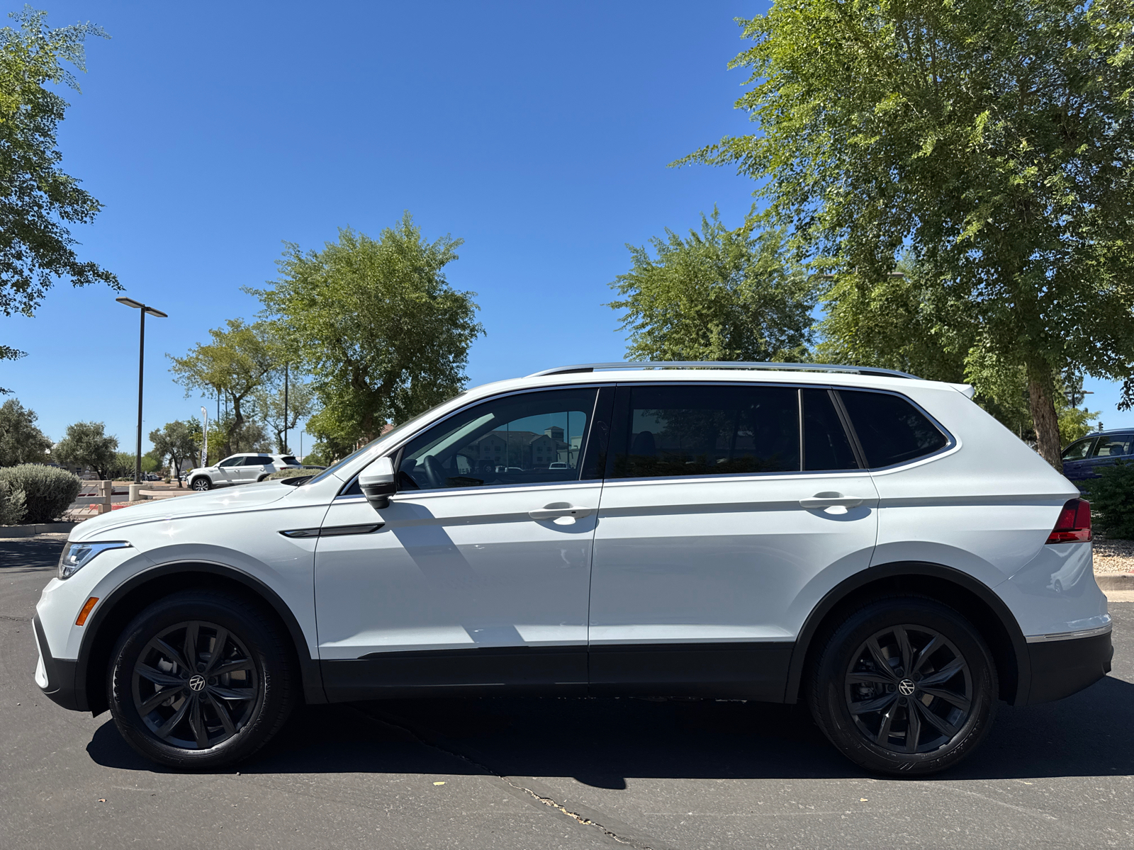 2024 Volkswagen Tiguan 2.0T SE 5