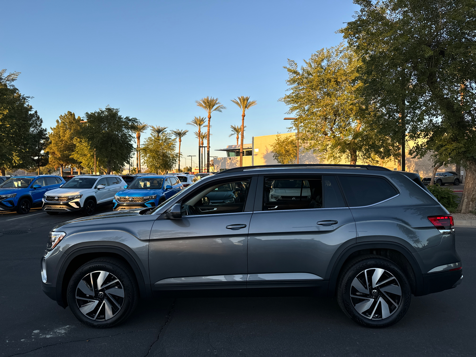 2024 Volkswagen Atlas 2.0T SE w/Technology 5