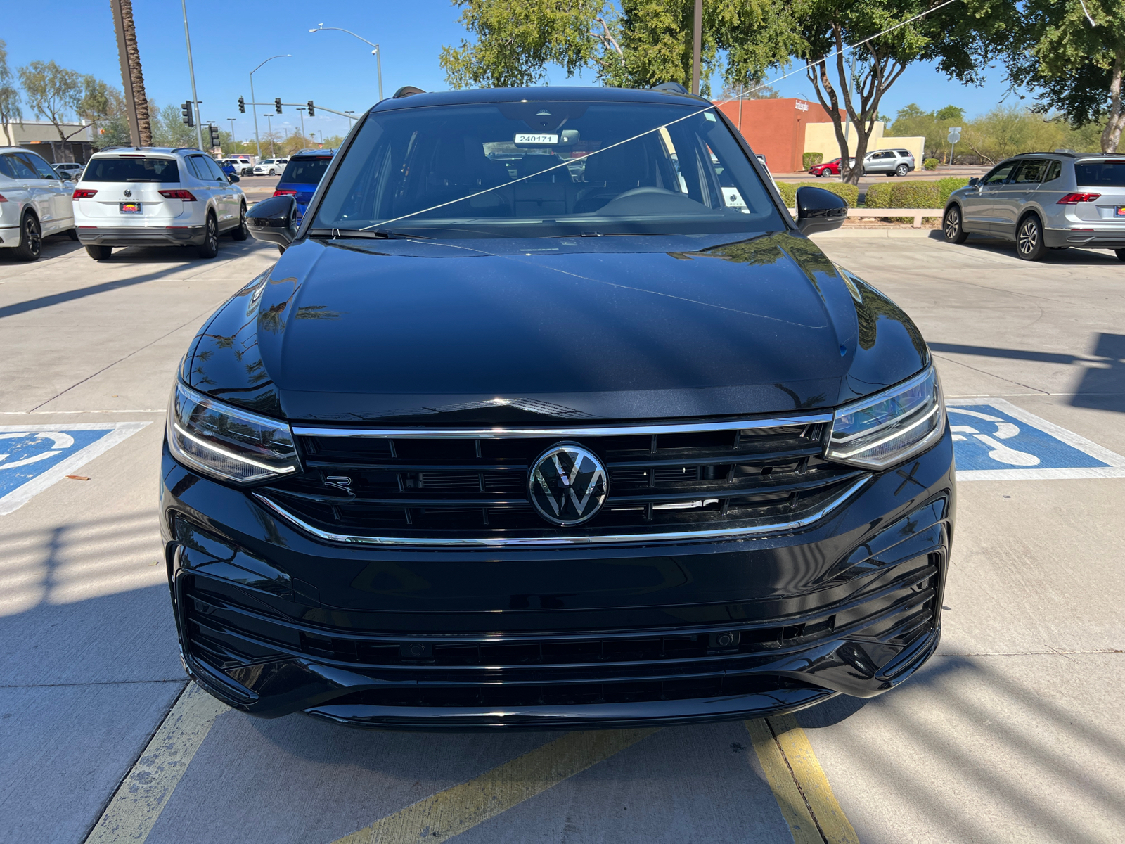 2024 Volkswagen Tiguan 2.0T SE R-Line Black 3