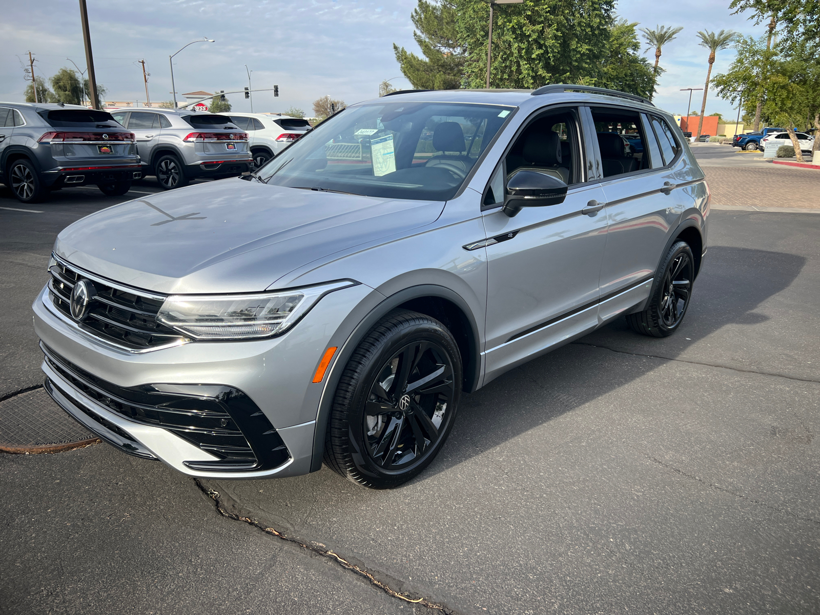 2024 Volkswagen Tiguan 2.0T SE R-Line Black 4