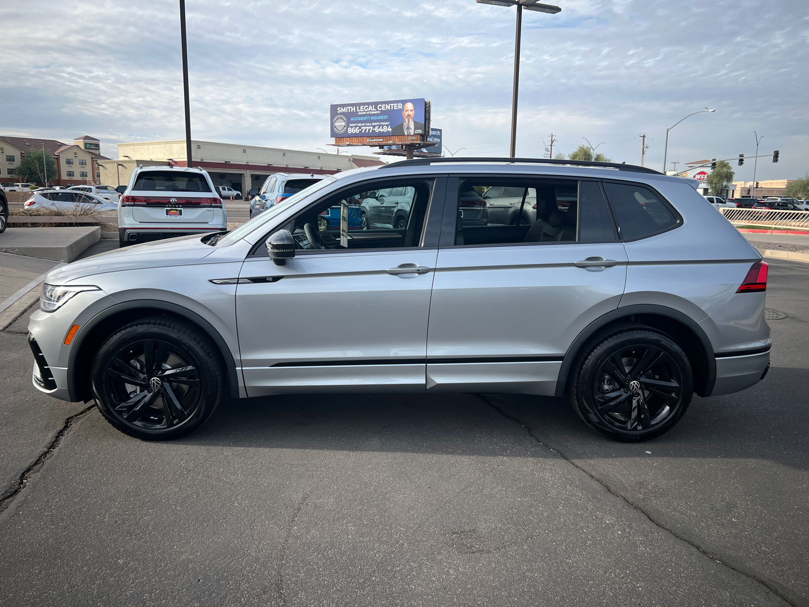 2024 Volkswagen Tiguan 2.0T SE R-Line Black 5