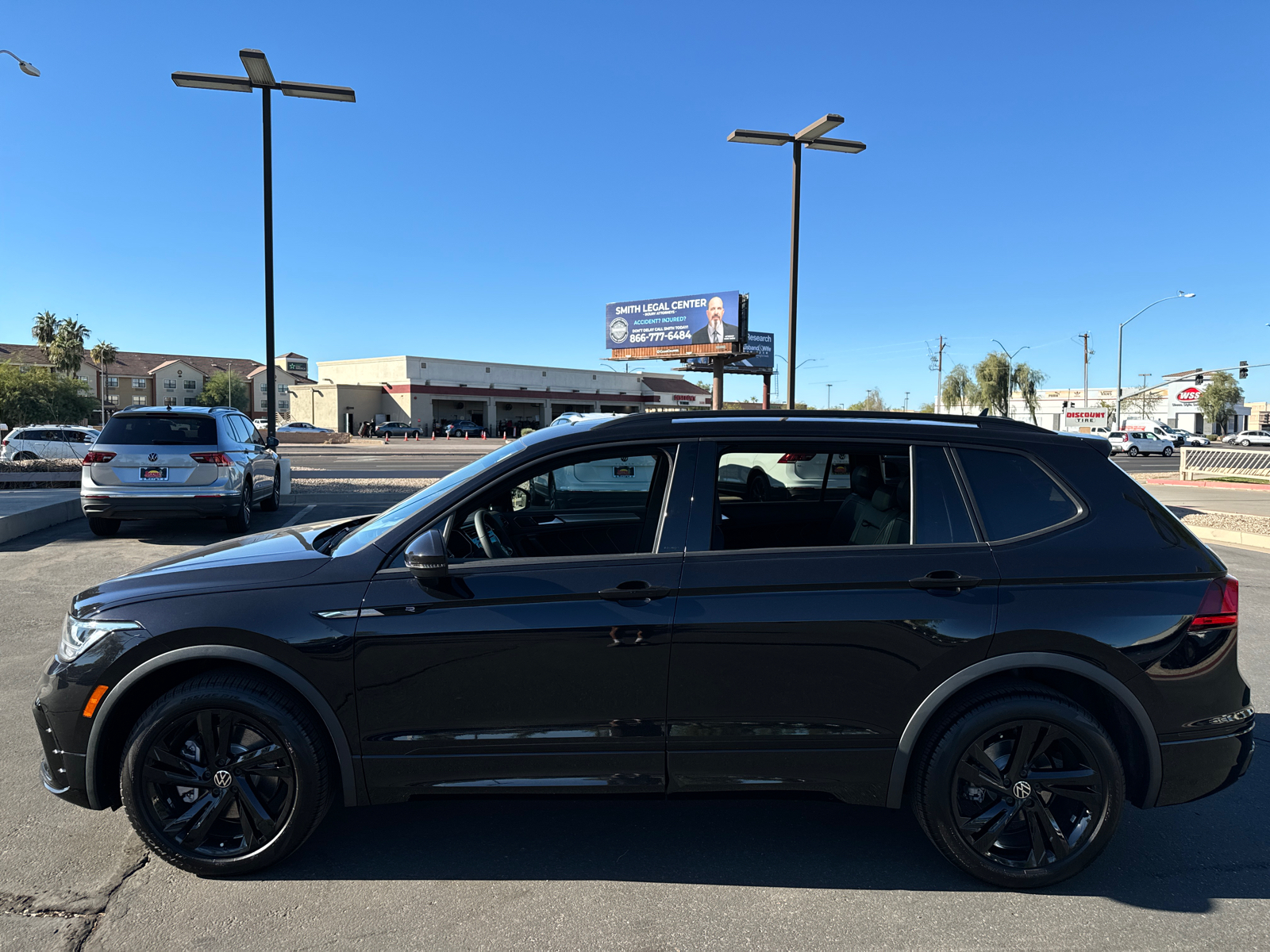 2024 Volkswagen Tiguan 2.0T SE R-Line Black 5