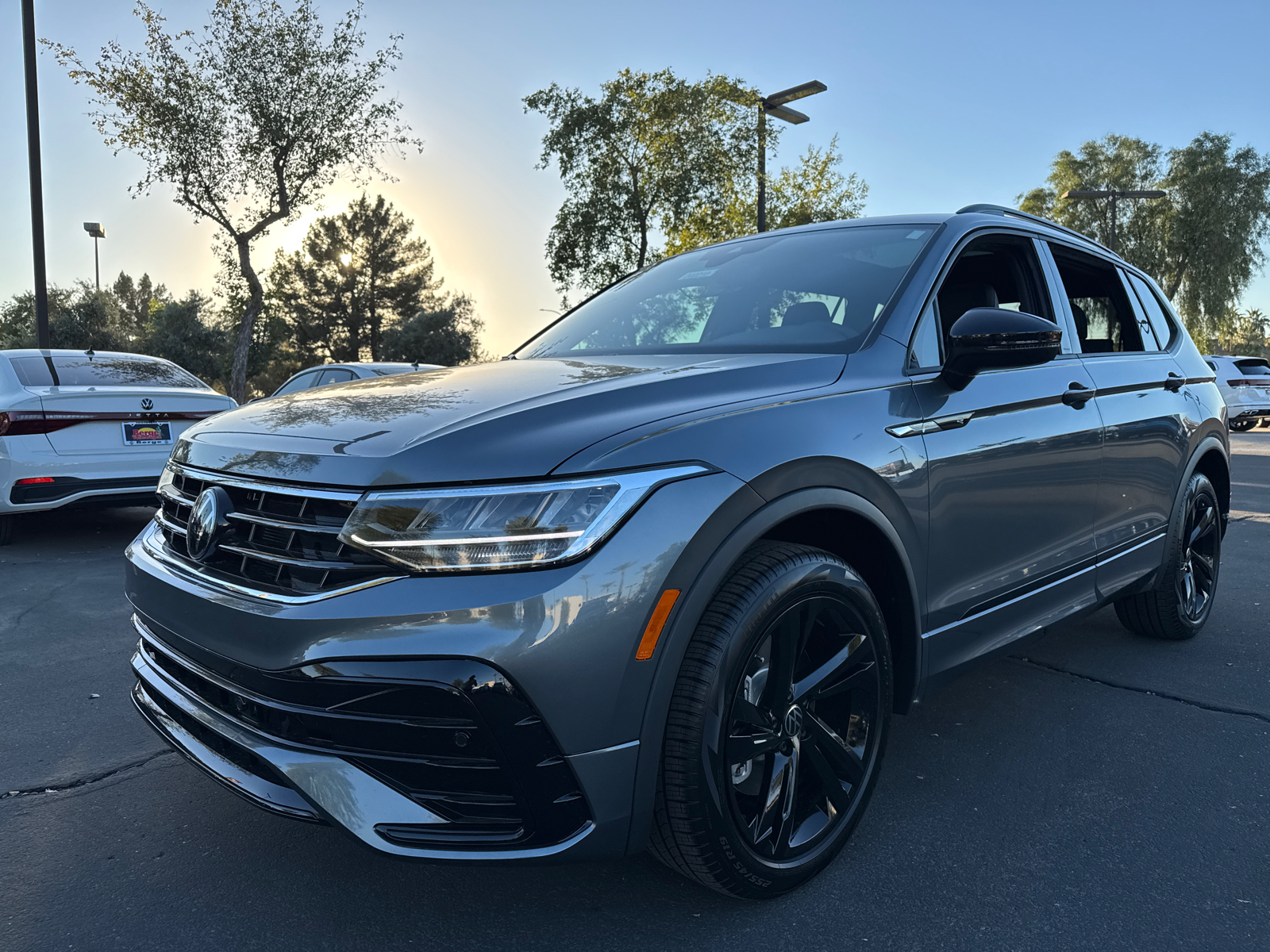 2024 Volkswagen Tiguan 2.0T SE R-Line Black 4