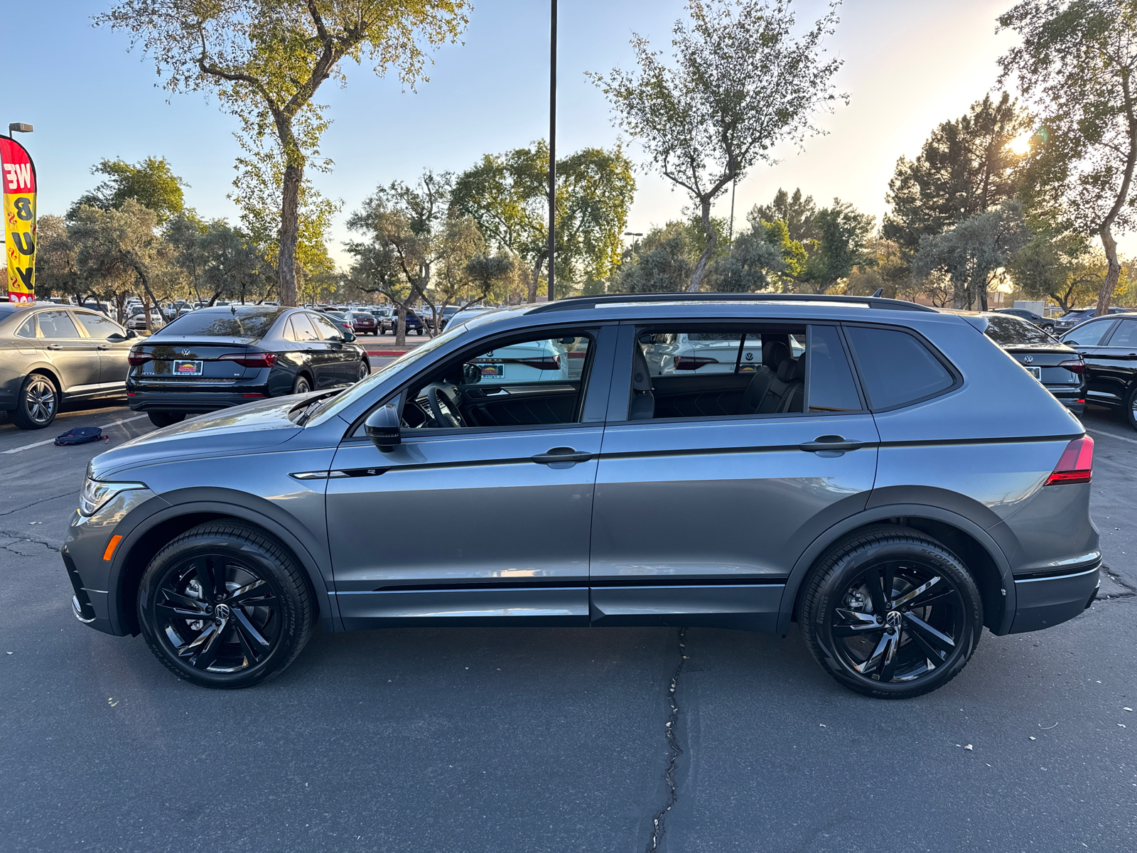 2024 Volkswagen Tiguan 2.0T SE R-Line Black 5