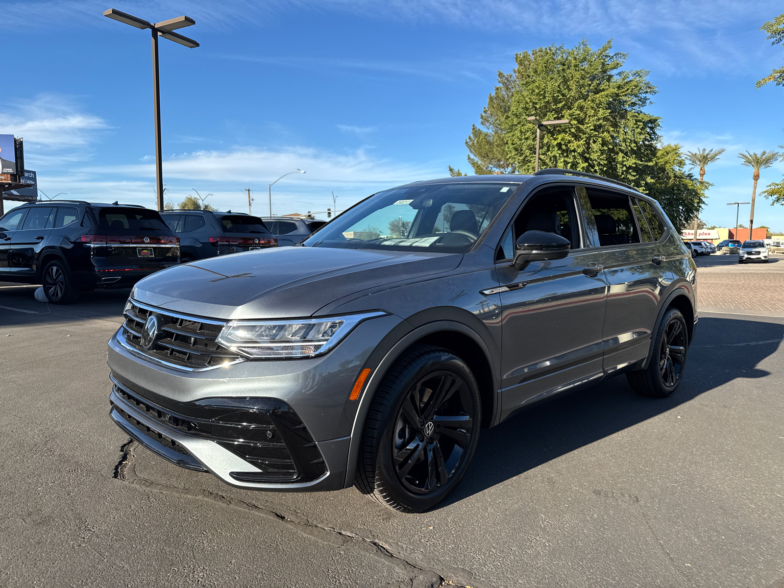 2024 Volkswagen Tiguan 2.0T SE R-Line Black 4