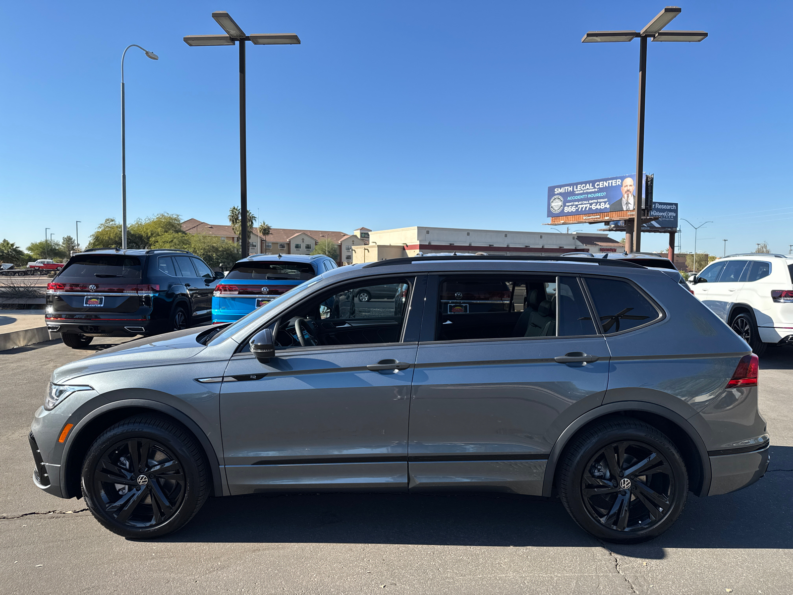 2024 Volkswagen Tiguan 2.0T SE R-Line Black 5