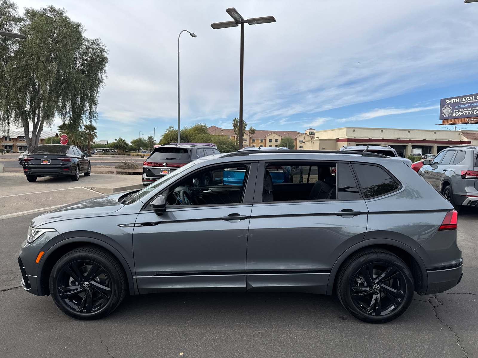 2024 Volkswagen Tiguan 2.0T SE R-Line Black 5