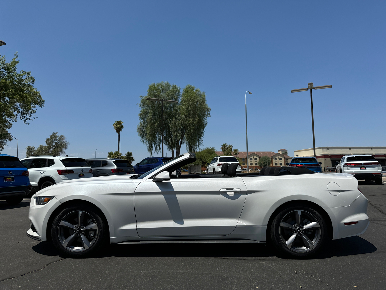 2017 Ford Mustang V6 4