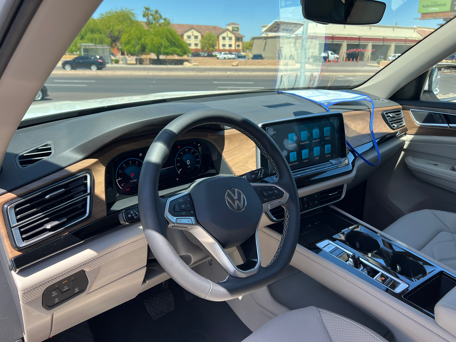 2024 Volkswagen Atlas 2.0T SE w/Technology 17