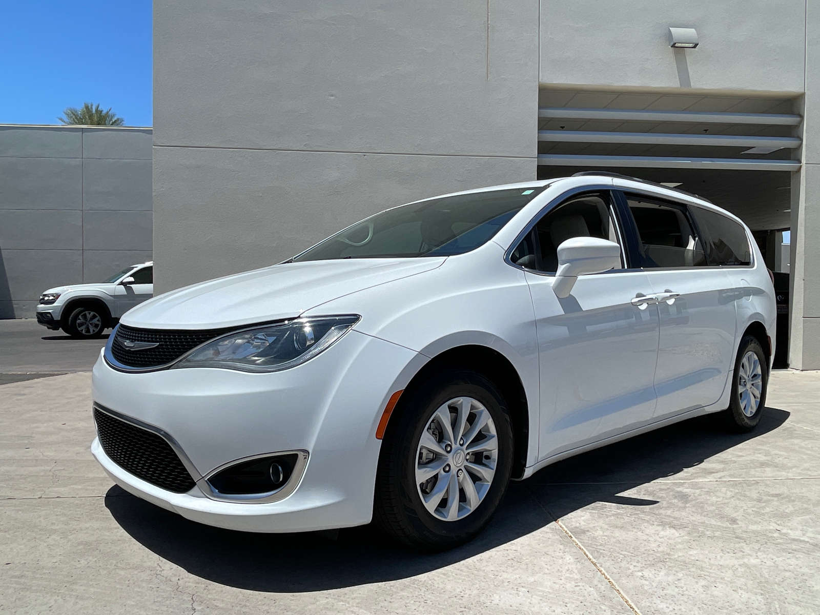 2017 Chrysler Pacifica Touring L 3