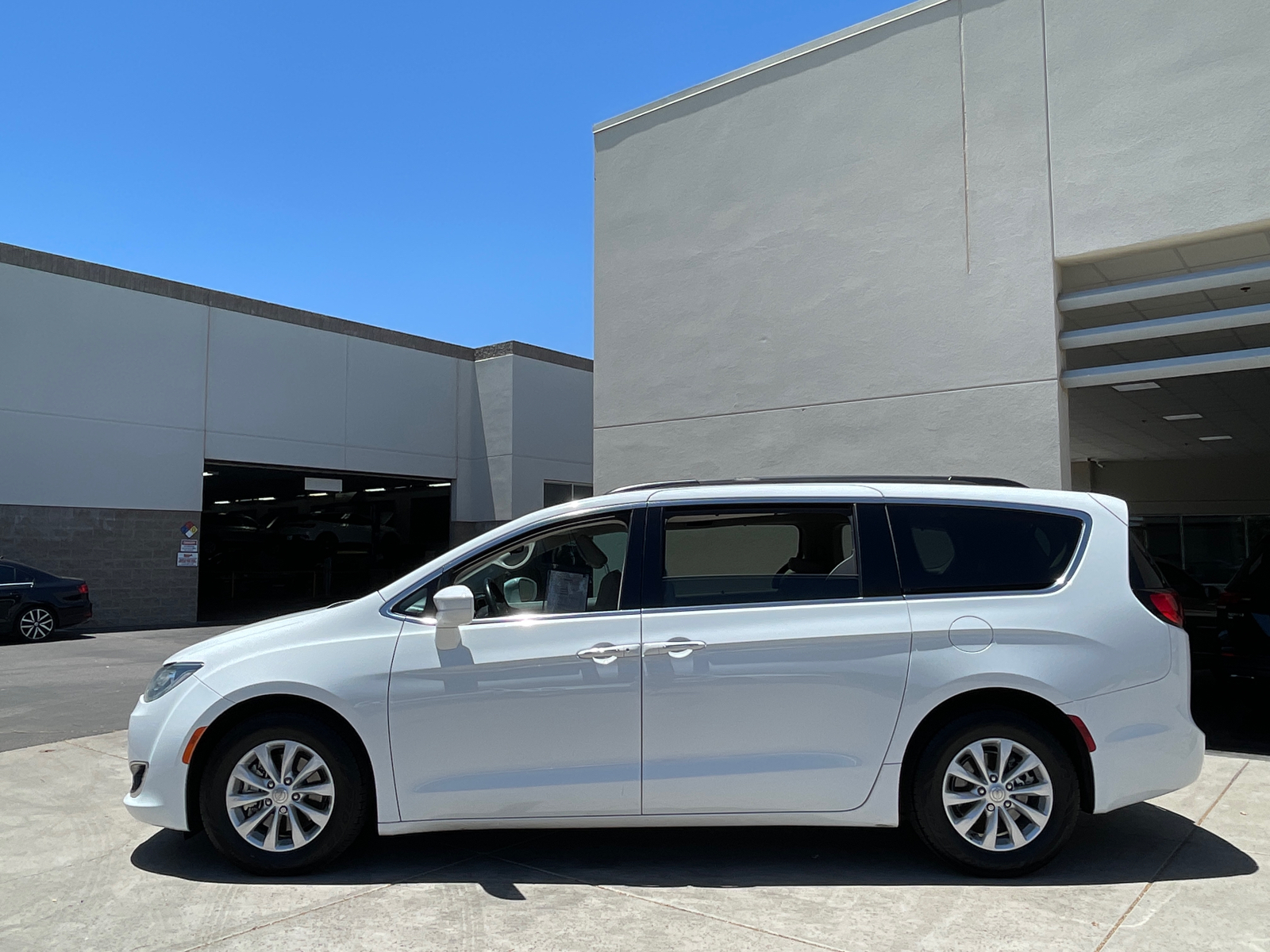 2017 Chrysler Pacifica Touring L 4