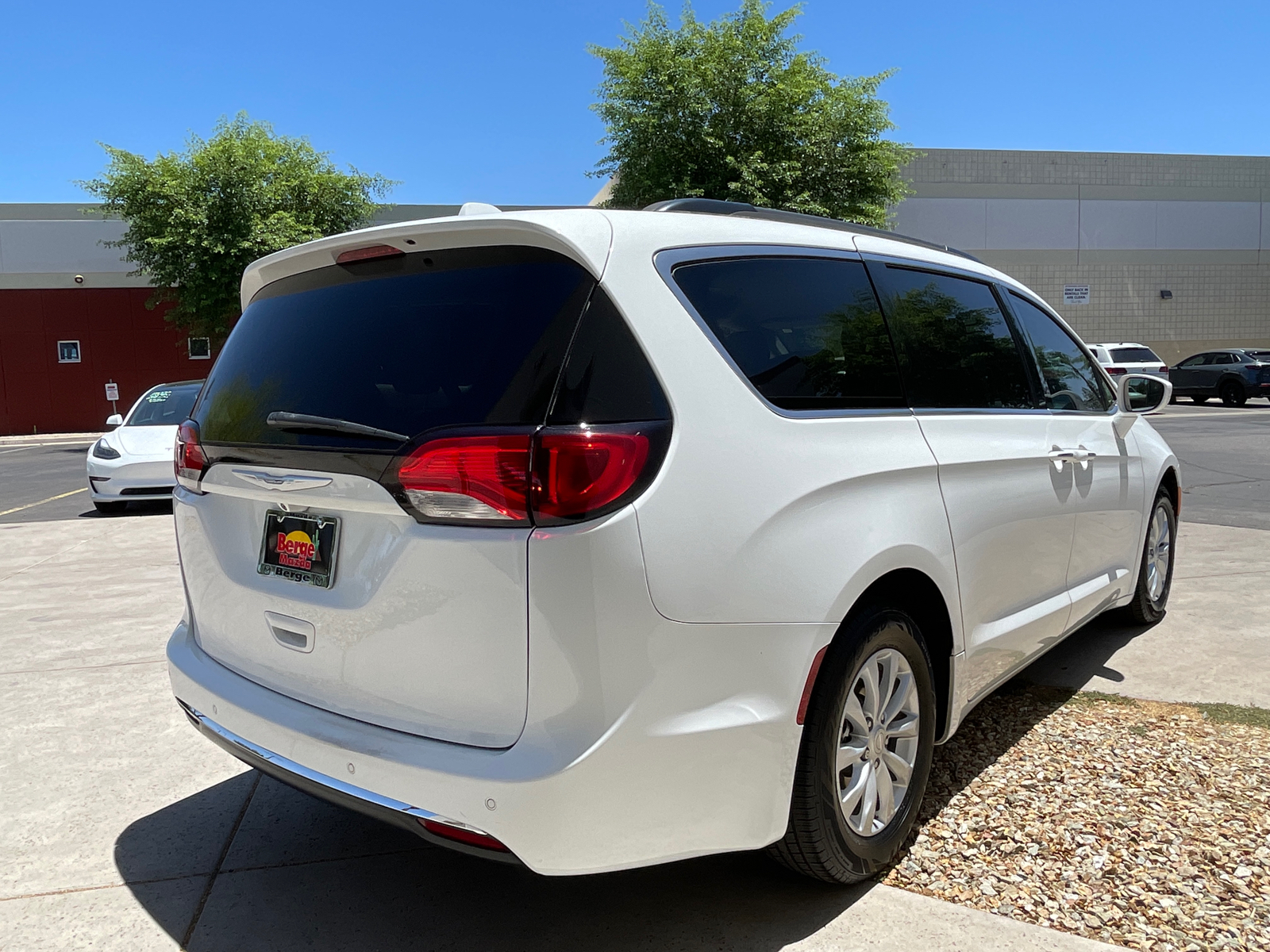 2017 Chrysler Pacifica Touring L 27