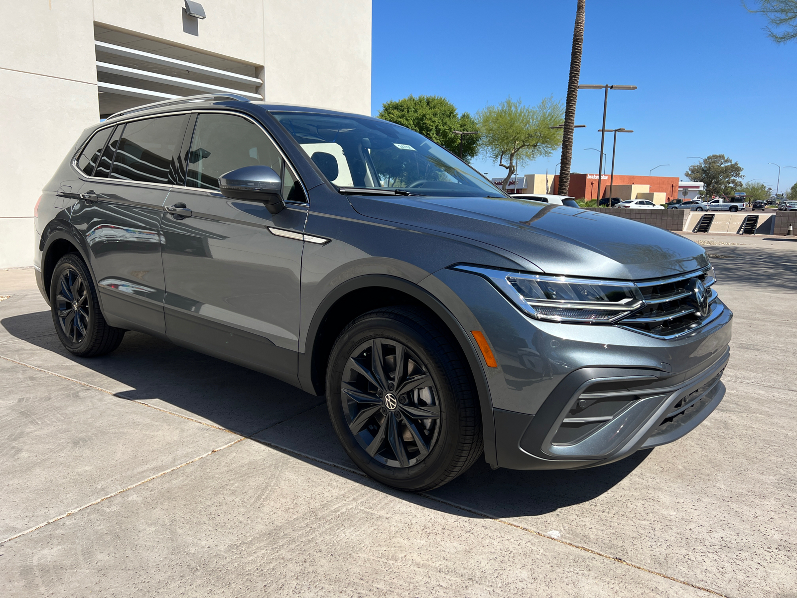 2024 Volkswagen Tiguan 2.0T SE 2