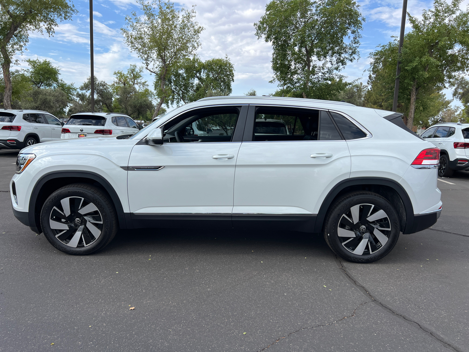 2024 Volkswagen Atlas Cross Sport 2.0T SEL 5