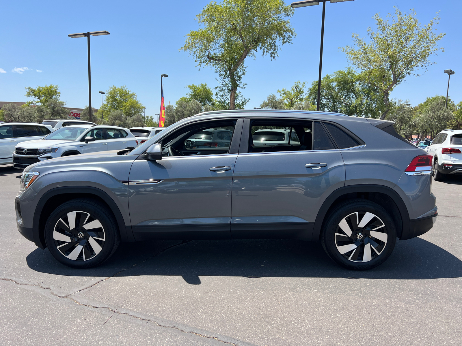 2024 Volkswagen Atlas Cross Sport 2.0T SE w/Technology 5