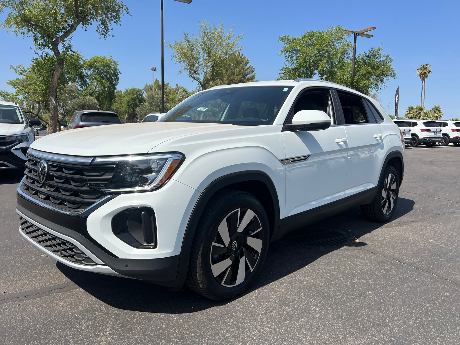 2024 Volkswagen Atlas Cross Sport 2.0T SE w/Technology 4