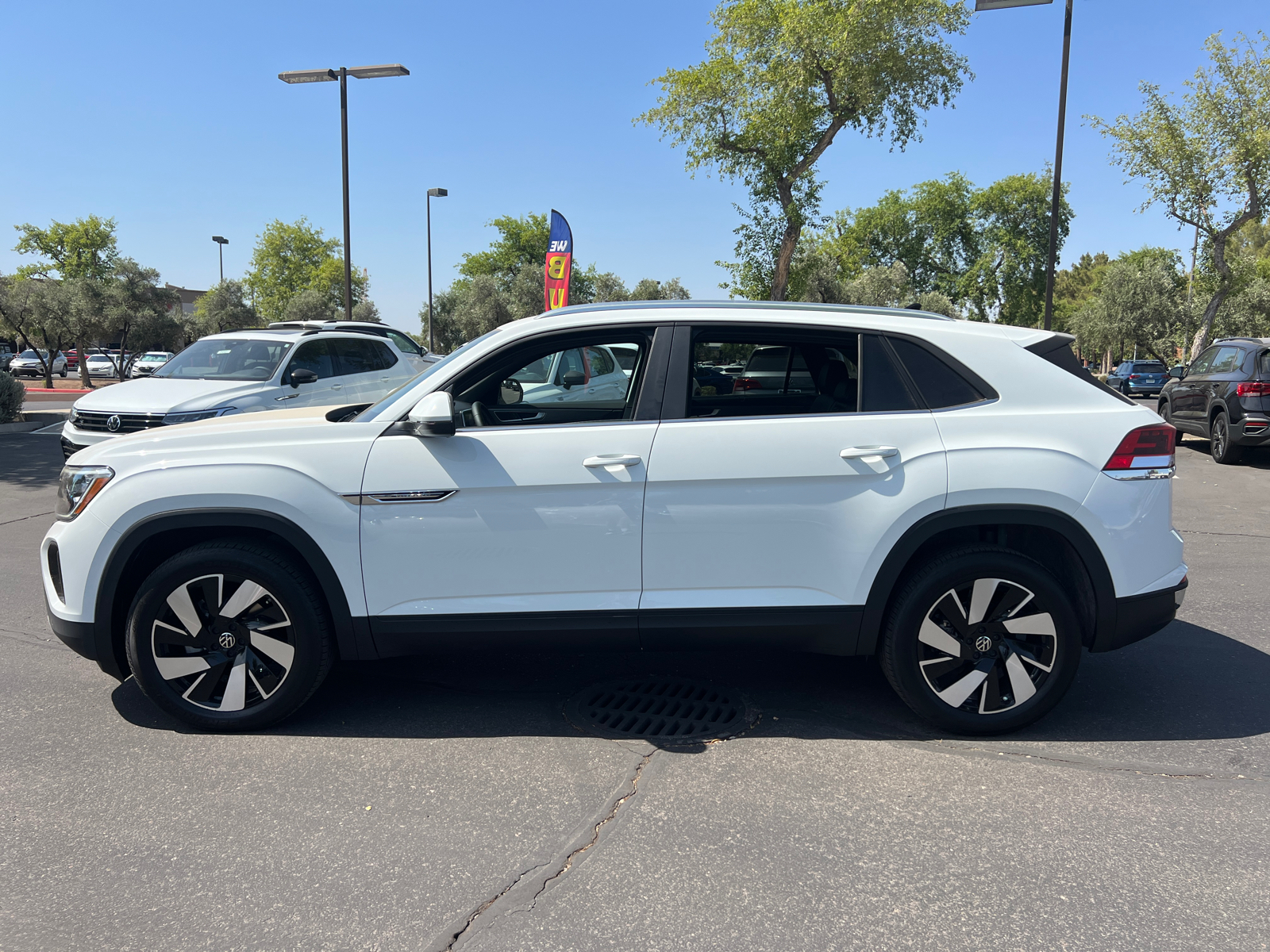 2024 Volkswagen Atlas Cross Sport 2.0T SE w/Technology 5