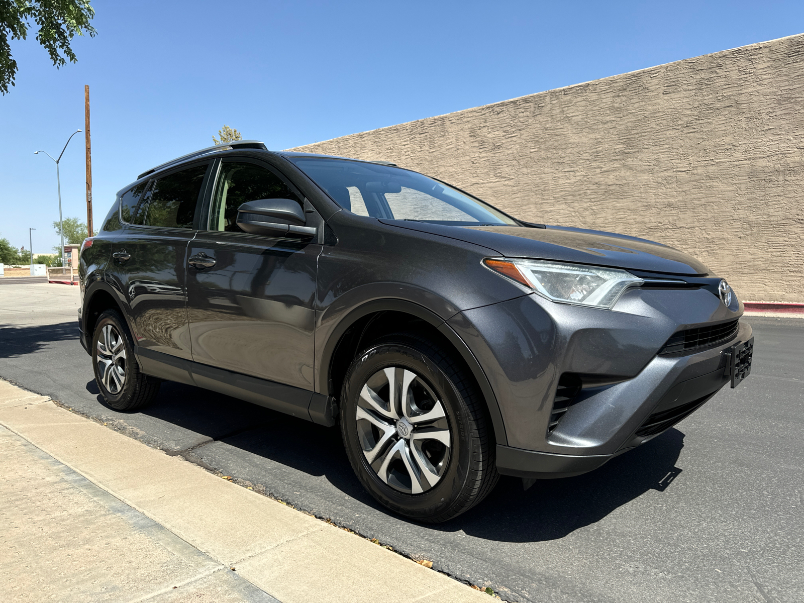 2016 Toyota RAV4 LE 1