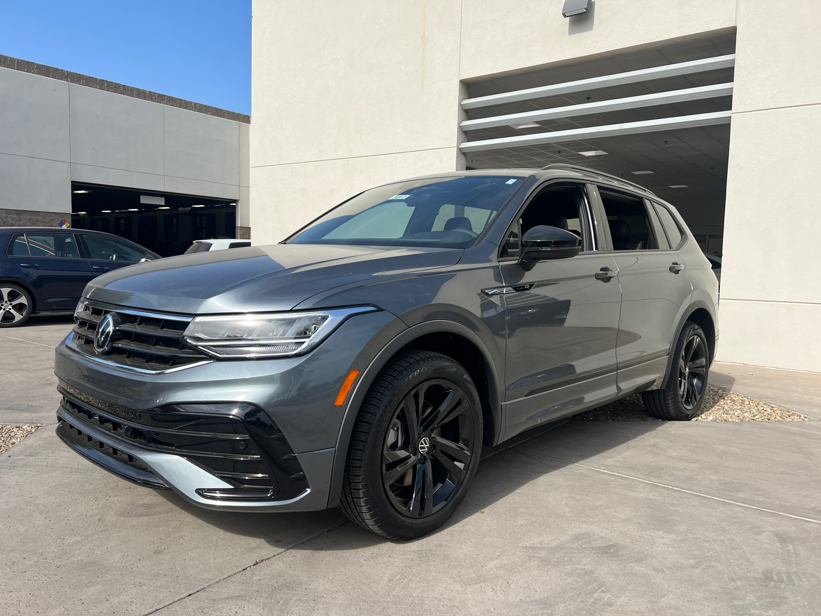 2024 Volkswagen Tiguan 2.0T SE R-Line Black 4