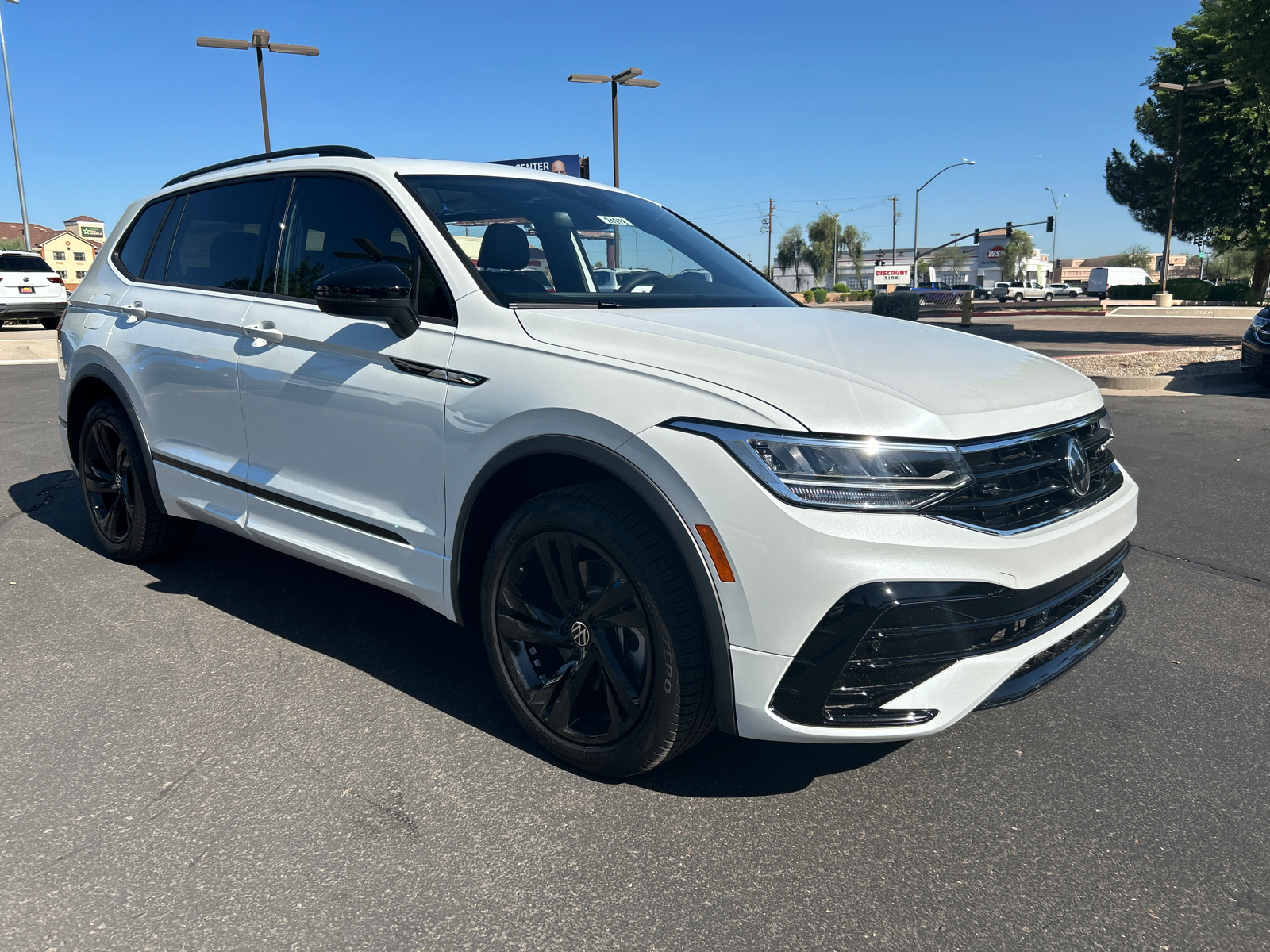 2024 Volkswagen Tiguan 2.0T SE R-Line Black 2