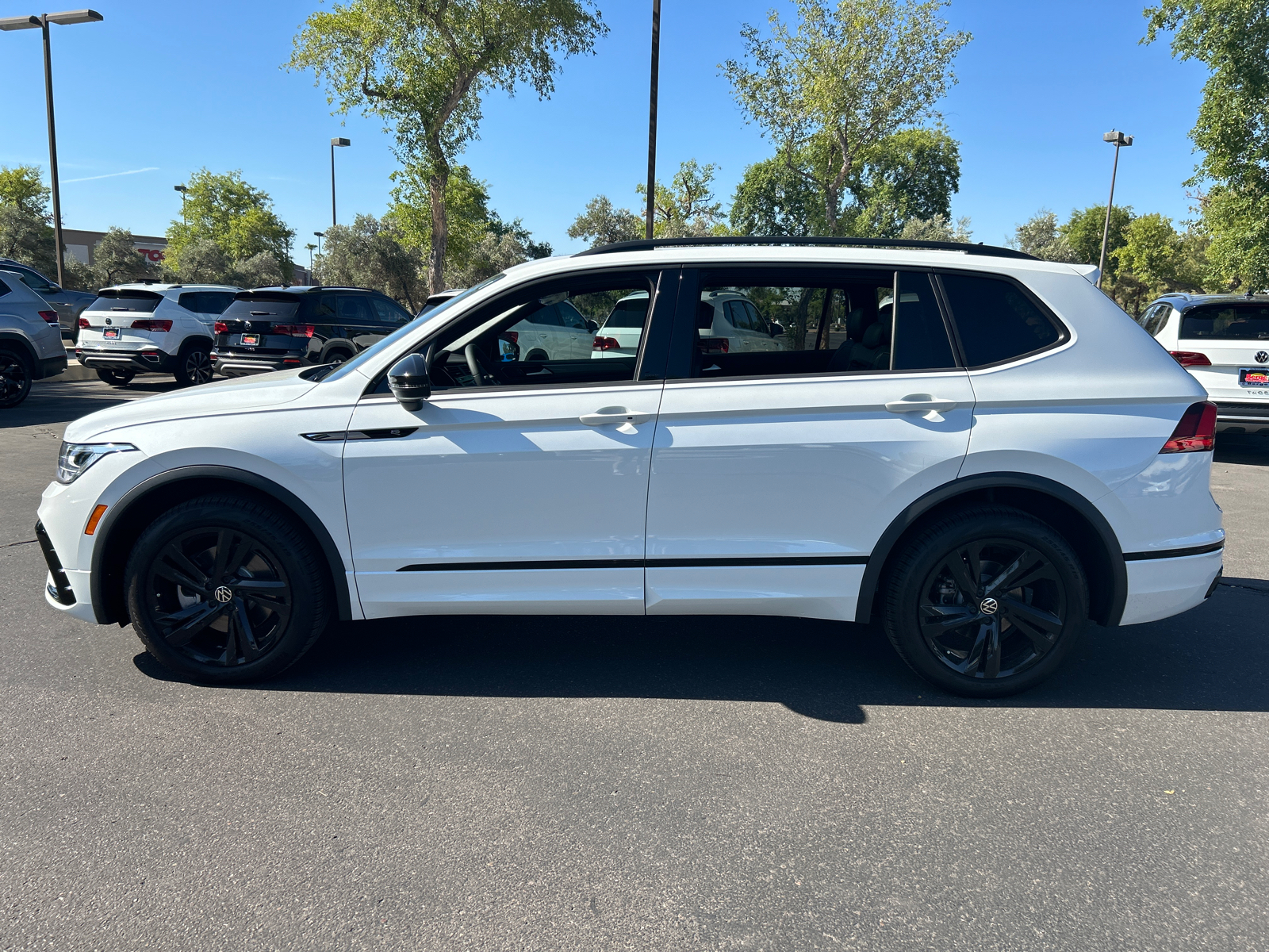 2024 Volkswagen Tiguan 2.0T SE R-Line Black 5