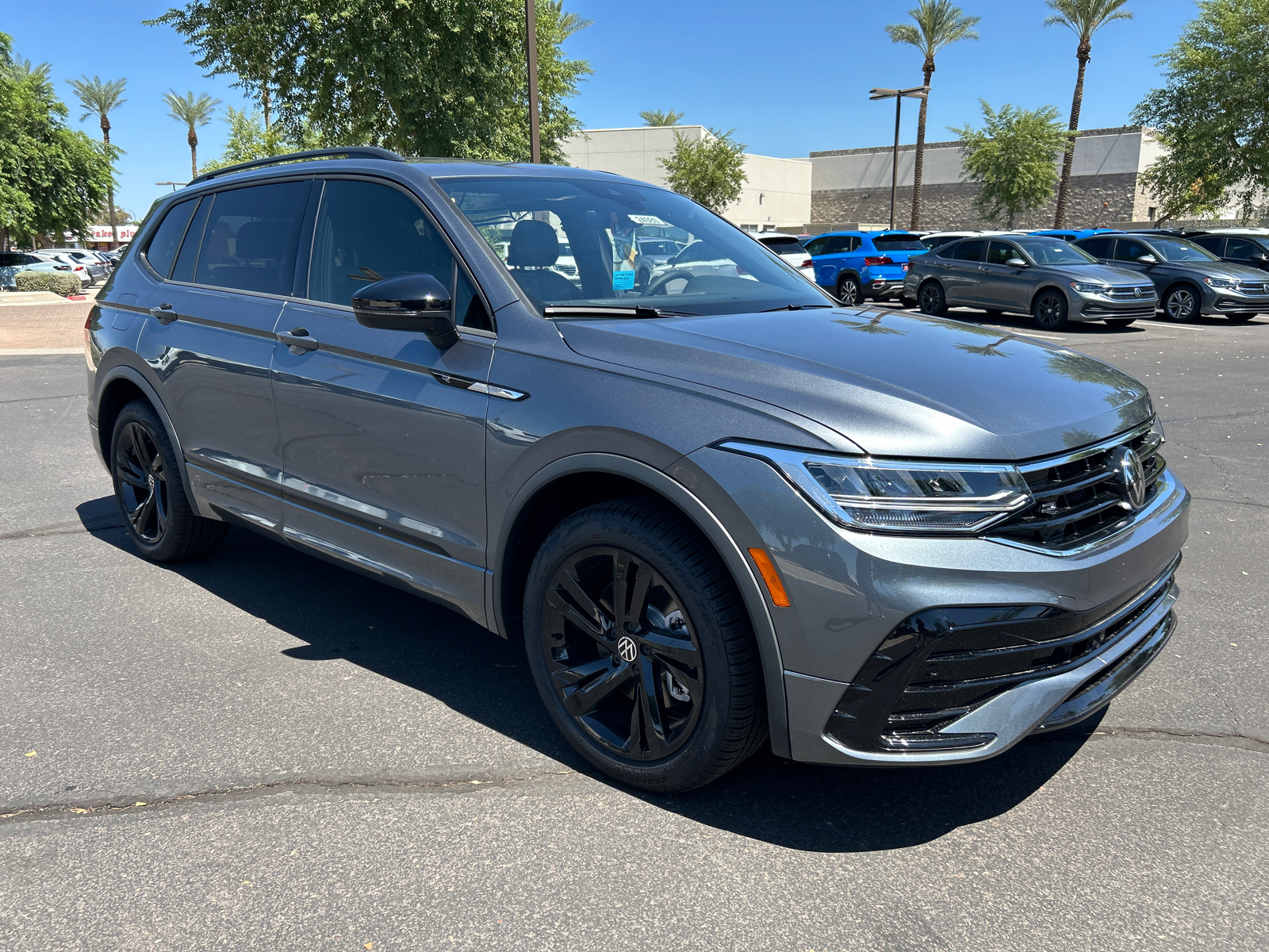 2024 Volkswagen Tiguan 2.0T SE R-Line Black 2