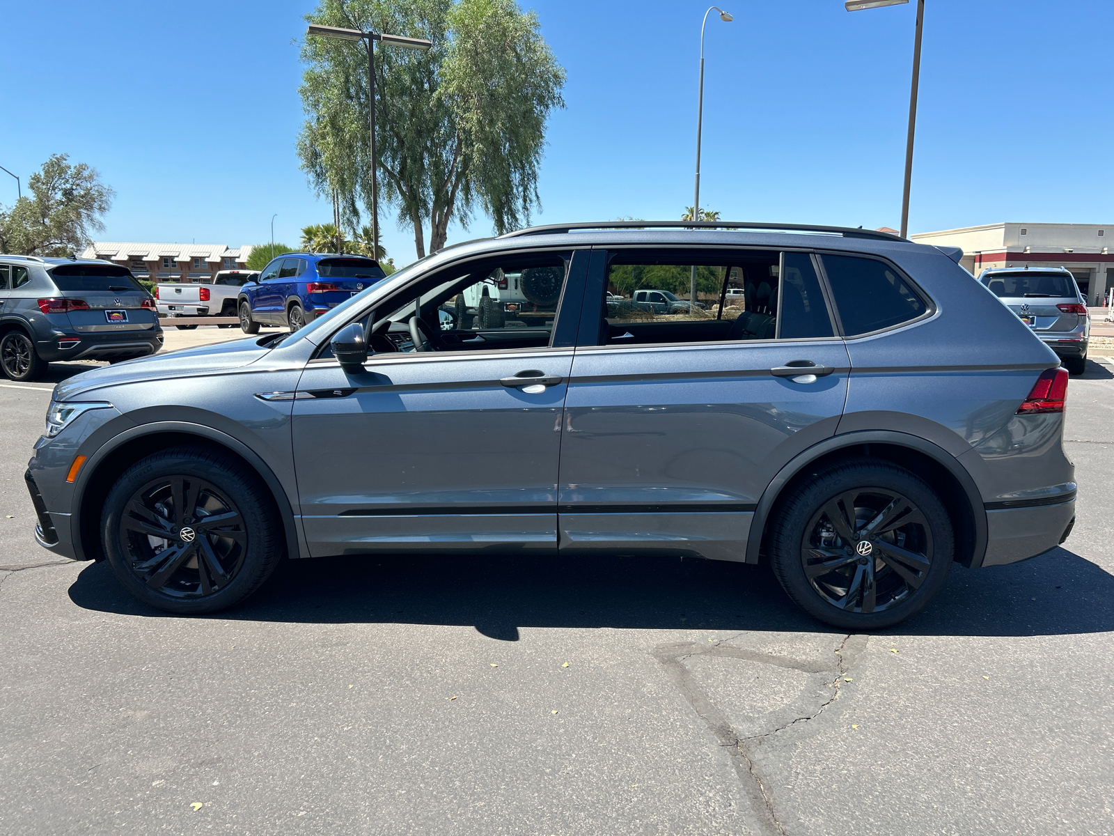 2024 Volkswagen Tiguan 2.0T SE R-Line Black 5