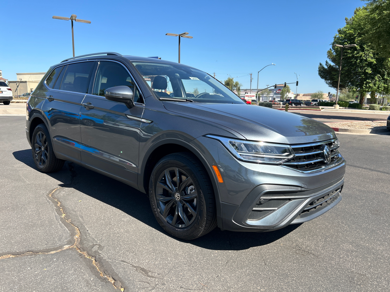 2024 Volkswagen Tiguan 2.0T SE 2