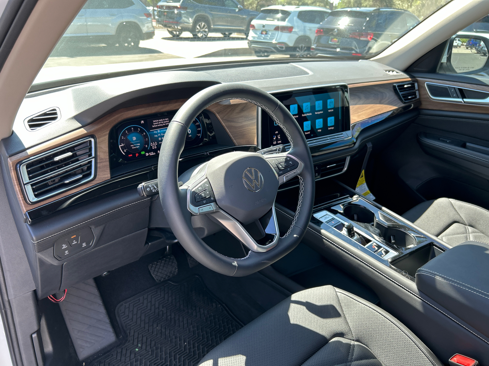 2024 Volkswagen Atlas 2.0T SE w/Technology 17