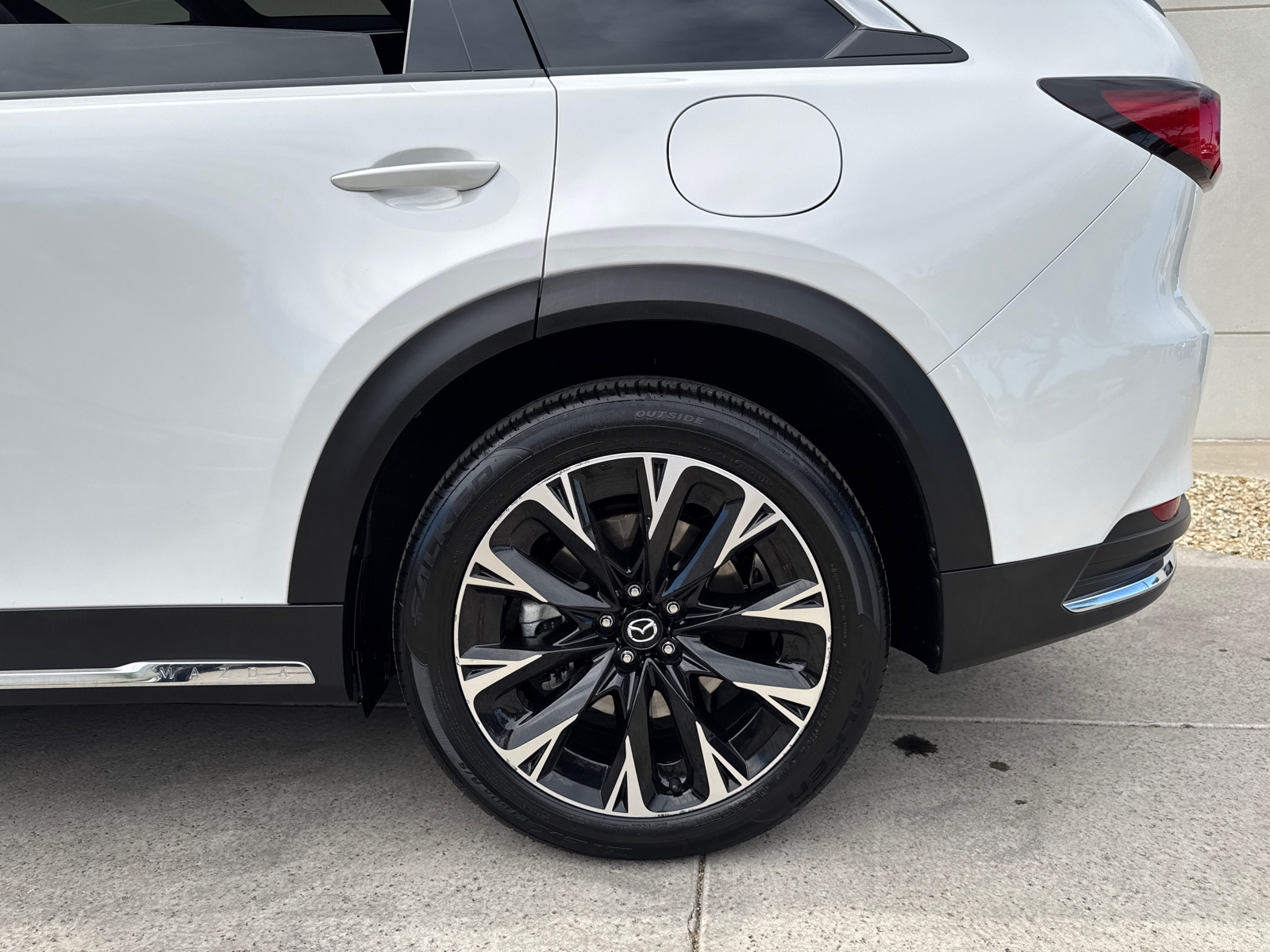 2024 Mazda CX-90 PHEV Premium Plus 24