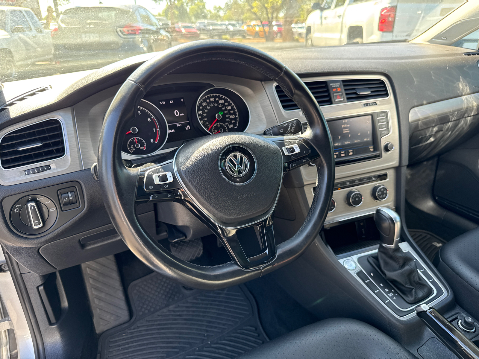 2017 Volkswagen Golf SportWagen SE 17