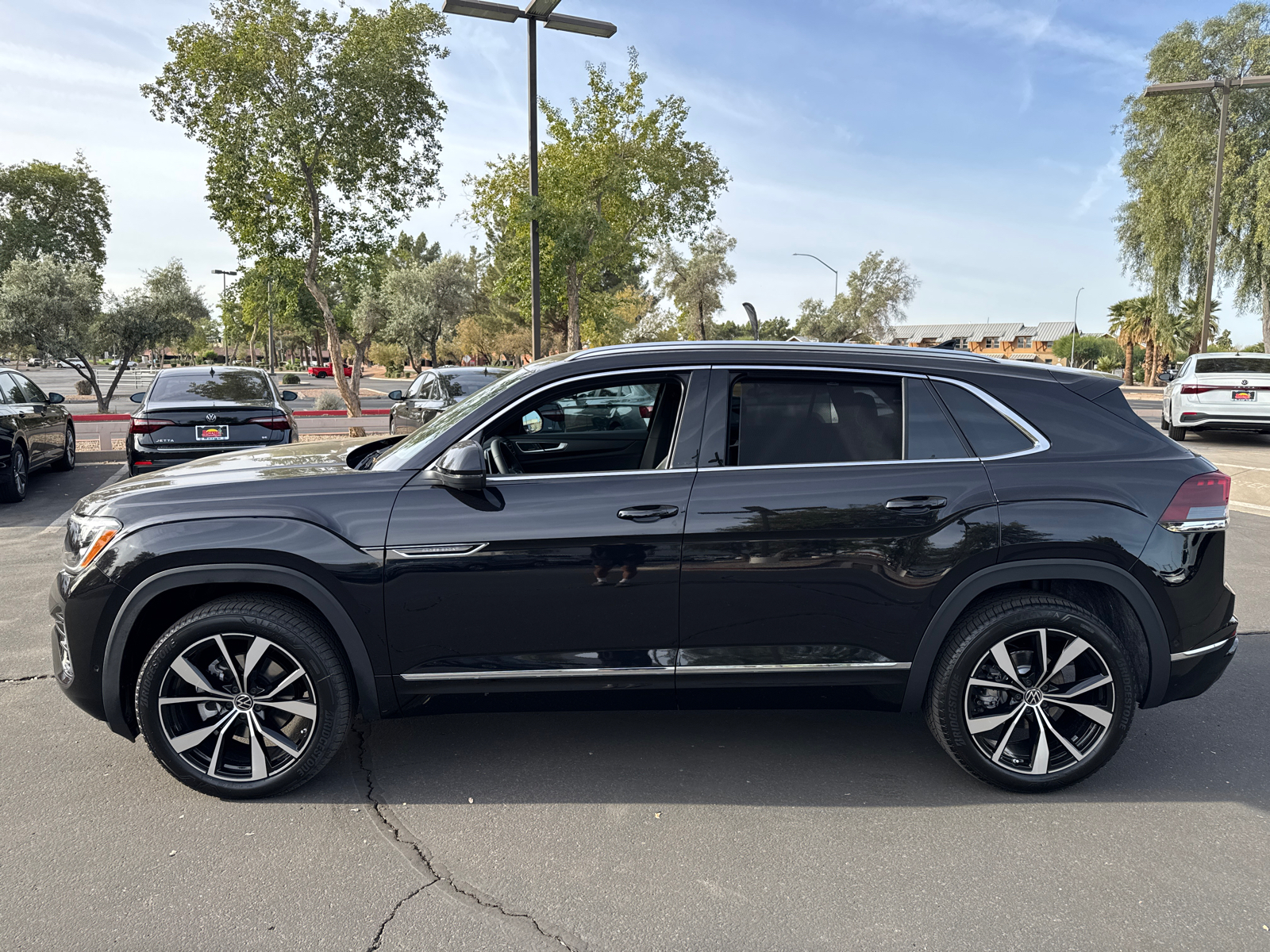 2025 Volkswagen Atlas Cross Sport 2.0T SEL Premium R-Line 5