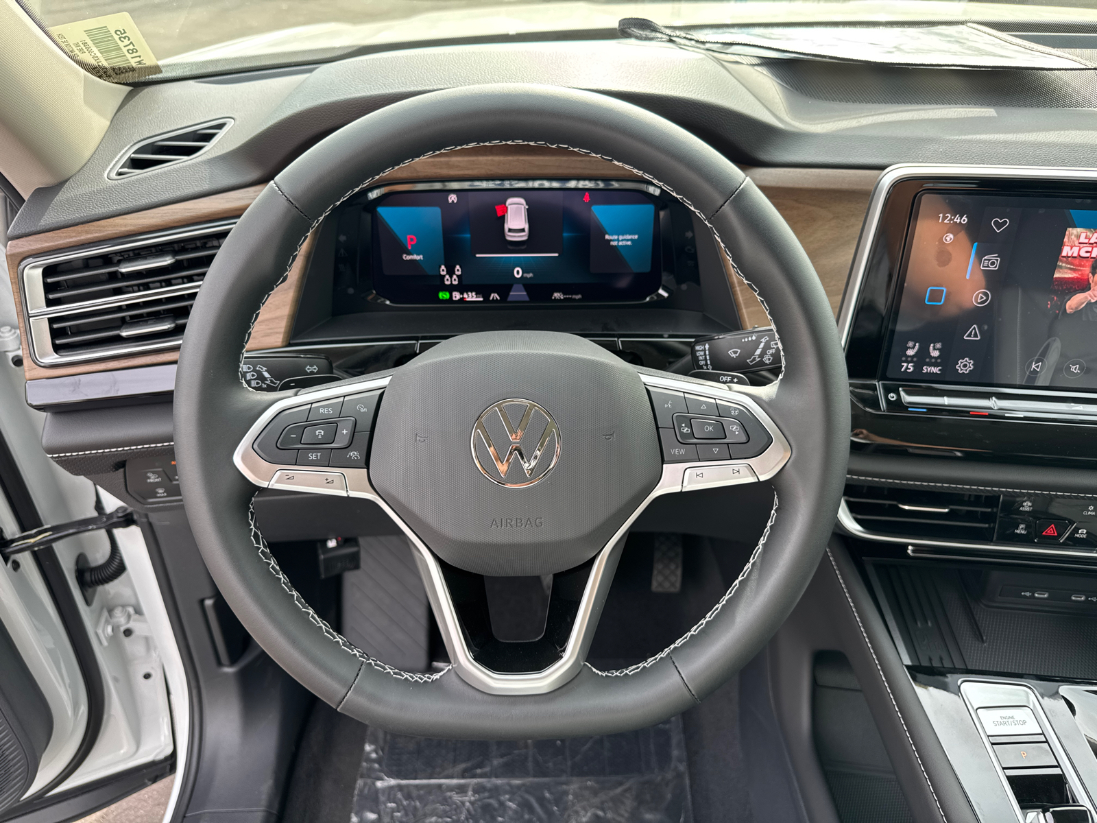 2025 Volkswagen Atlas 2.0T SE w/Technology 10