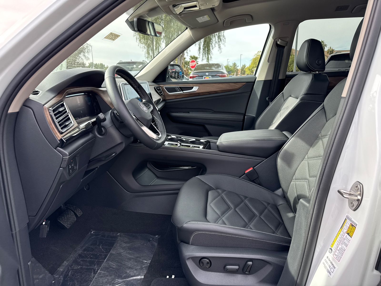 2025 Volkswagen Atlas 2.0T SE w/Technology 19