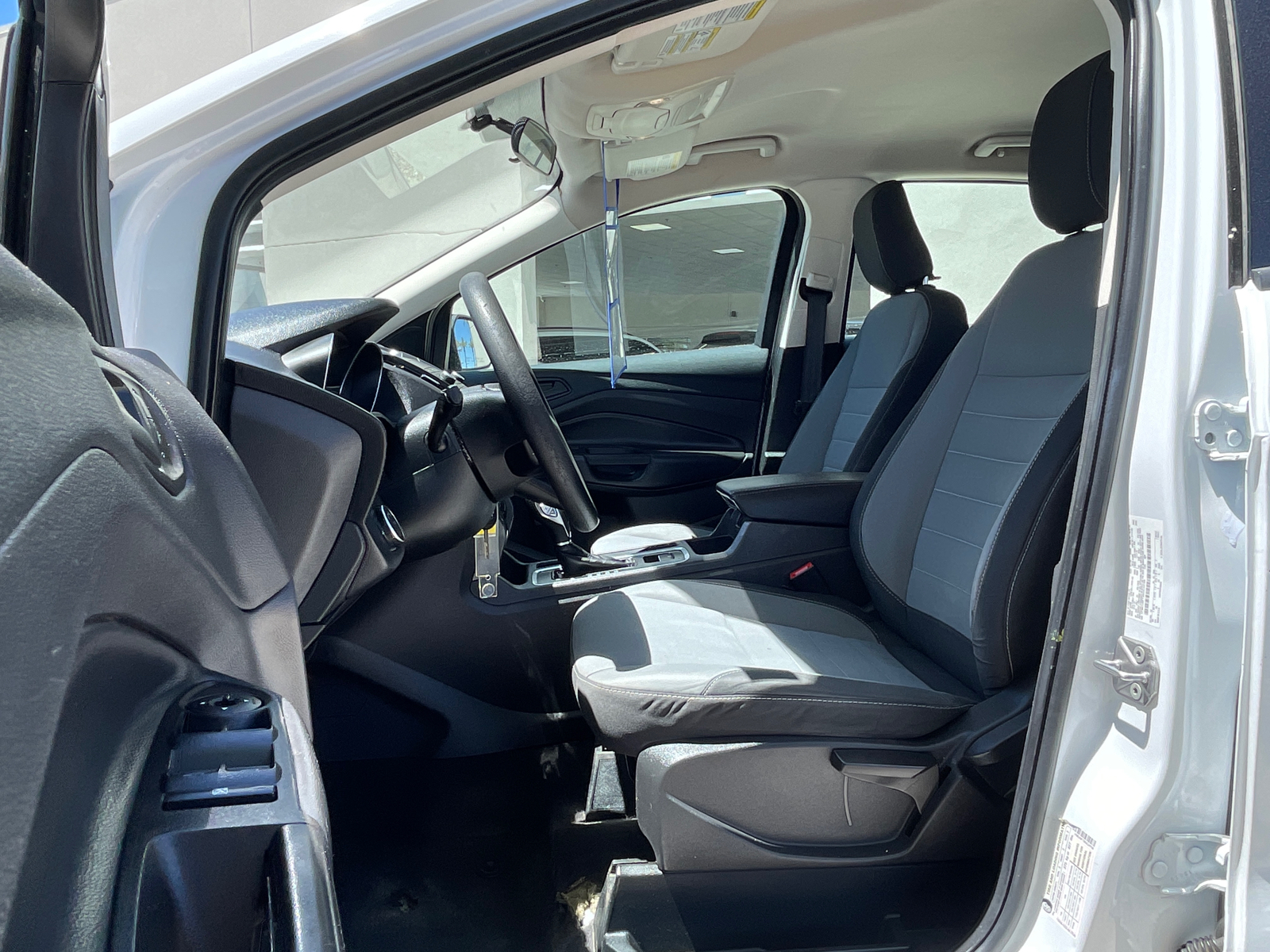 2019 Ford Escape S 17