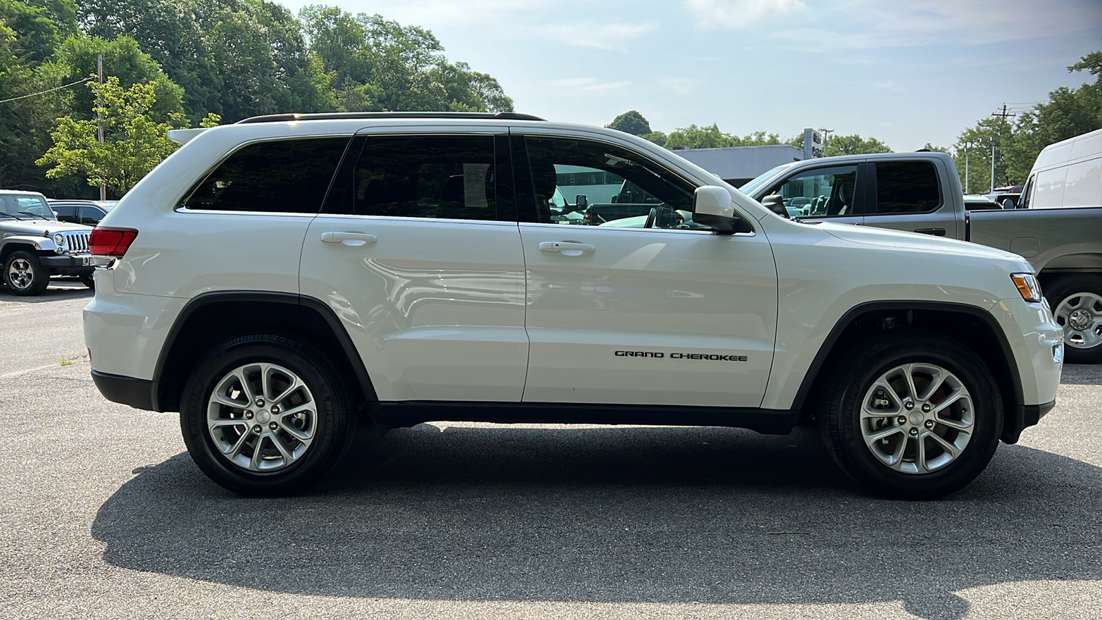 2021 Jeep Grand Cherokee Laredo E 2